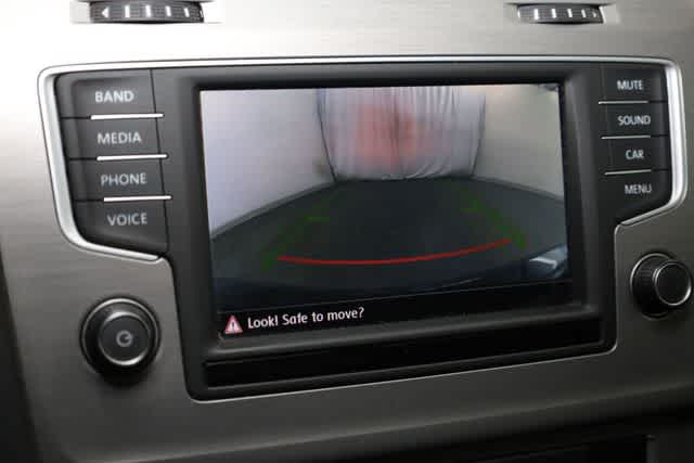 Thumbnail: 2016 Volkswagen Golf - 24