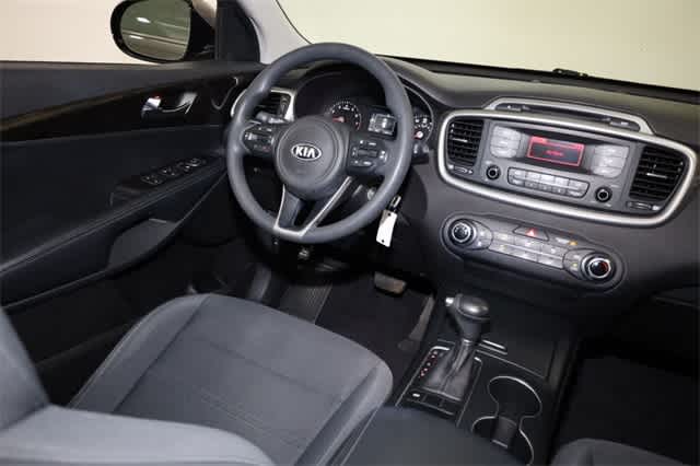 Thumbnail: 2017 Kia Sorento - 16