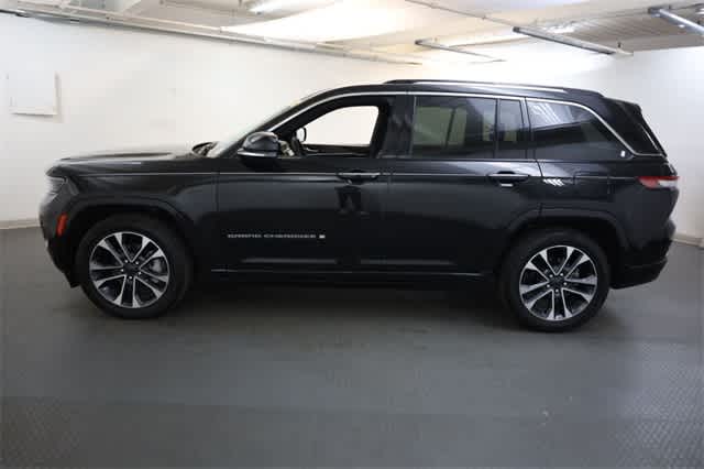2022 Jeep Grand Cherokee Overland 3