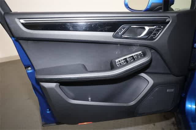 Thumbnail: 2017 Porsche Macan - 13