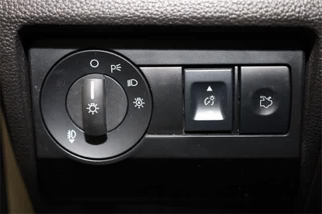 Thumbnail: 2012 Ford Fusion - 25