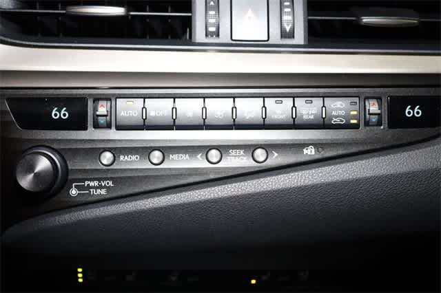 Thumbnail: 2020 Lexus ES - 30