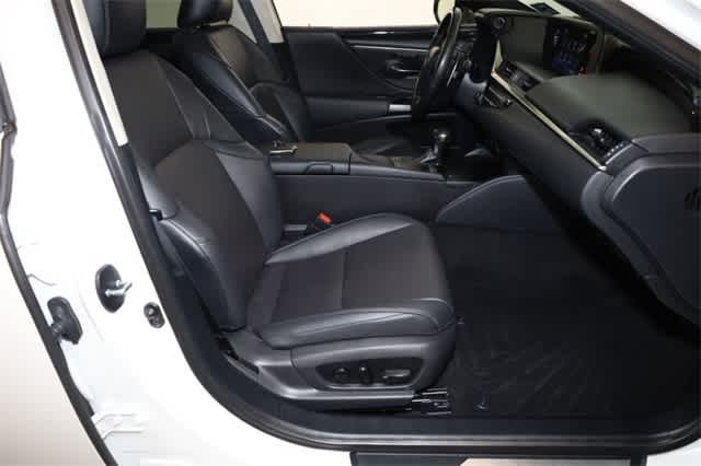 Thumbnail: 2020 Lexus ES - 20