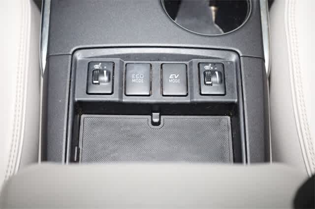 Thumbnail: 2016 Toyota Camry - 31