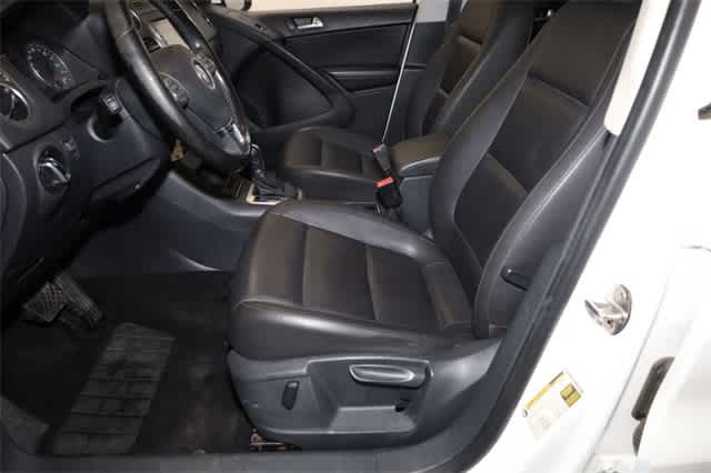Thumbnail: 2012 Volkswagen Tiguan - 15