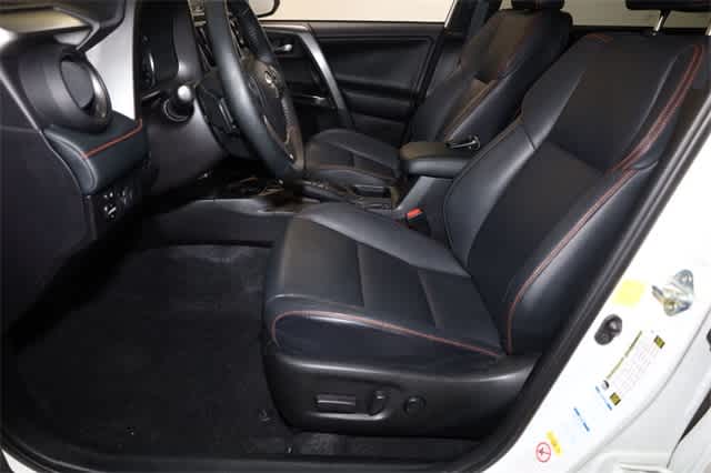 Thumbnail: 2018 Toyota RAV4 - 15