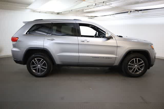 Thumbnail: 2017 Jeep Grand Cherokee - 9
