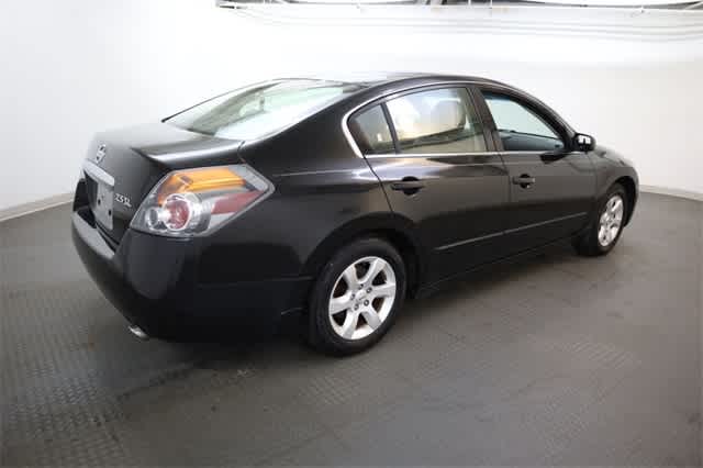 Thumbnail: 2009 Nissan Altima - 8
