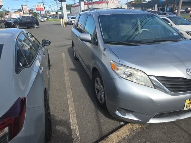 Thumbnail: 2013 Toyota Sienna - 21