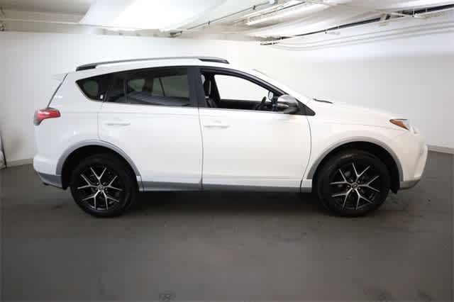 Thumbnail: 2018 Toyota RAV4 - 9