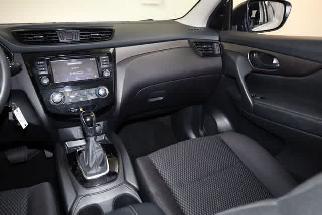 Thumbnail: 2020 Nissan Rogue Sport - 25