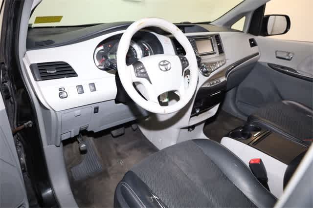 Thumbnail: 2014 Toyota Sienna - 14