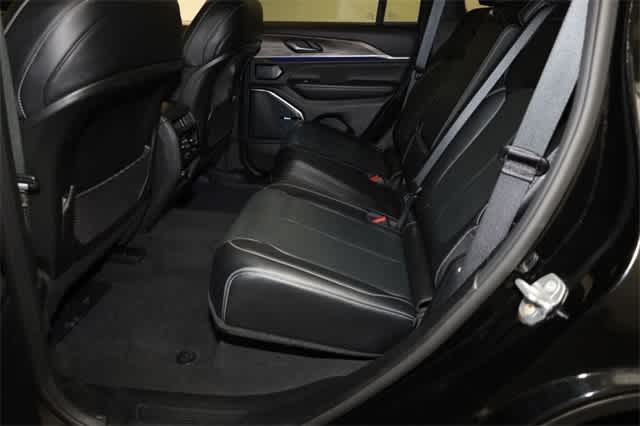 2022 Jeep Grand Cherokee Overland 21