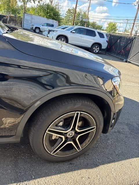 Thumbnail: 2022 Mercedes-Benz GLC - 11