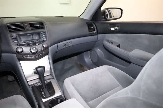 Thumbnail: 2004 Honda Accord - 18