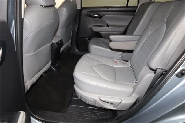 Thumbnail: 2023 Toyota Highlander - 21