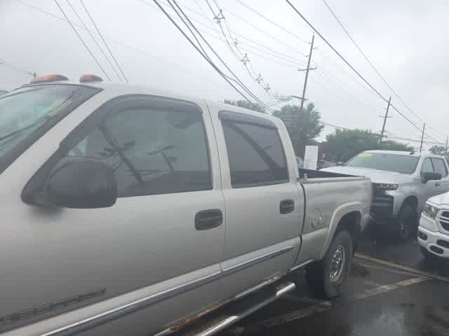 2004 GMC Sierra 2500  3
