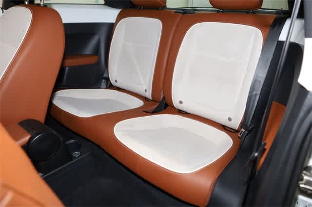 Thumbnail: 2015 Volkswagen Beetle - 21