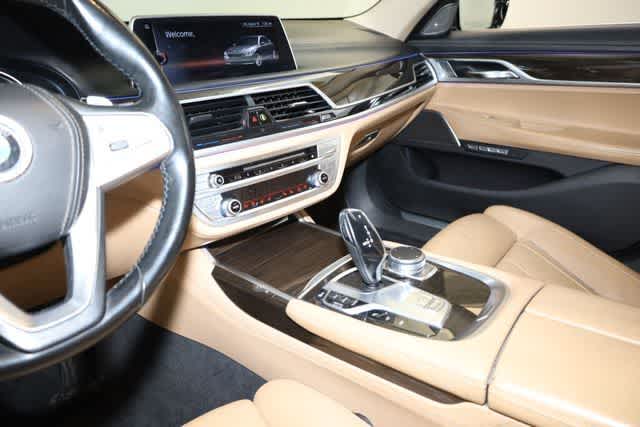 Thumbnail: 2016 BMW 7 Series - 23