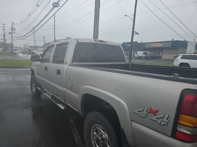 2004 GMC Sierra 2500  8