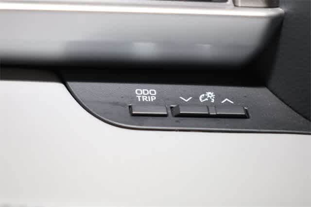 Thumbnail: 2023 Toyota Highlander - 27