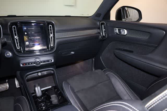 Thumbnail: 2021 Volvo XC40 - 23