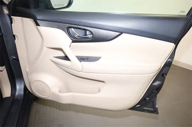 Thumbnail: 2016 Nissan Rogue - 22
