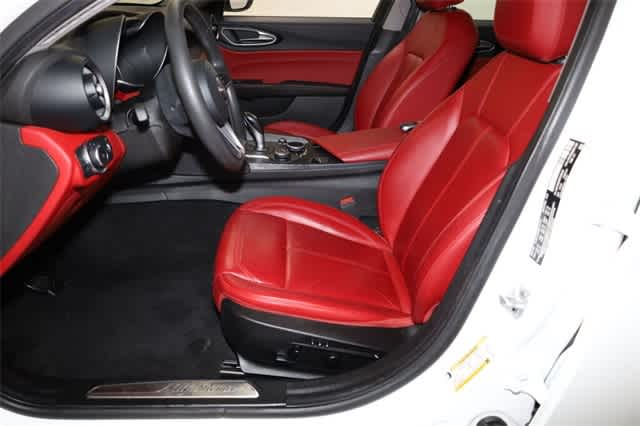 Thumbnail: 2019 Alfa Romeo Giulia - 15