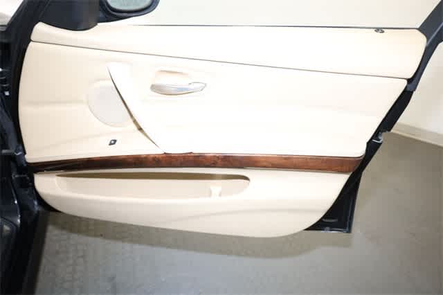 Thumbnail: 2011 BMW 3 Series - 22