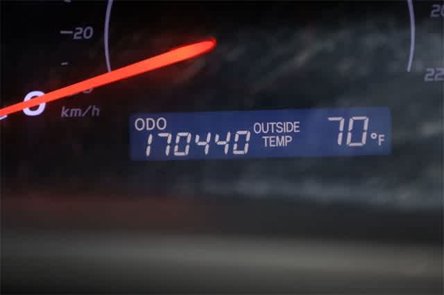 2010 Toyota Camry LE 24