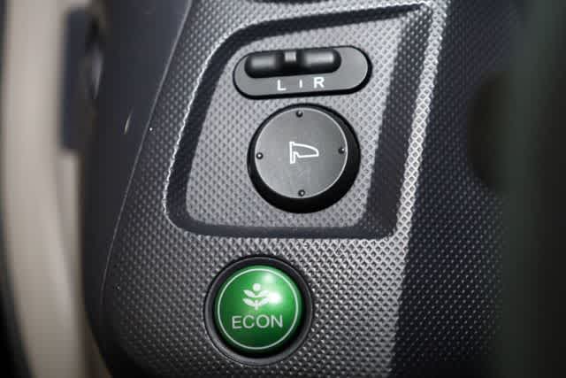 Thumbnail: 2010 Honda Insight - 18