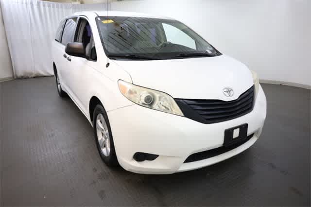 Thumbnail: 2011 Toyota Sienna - 11