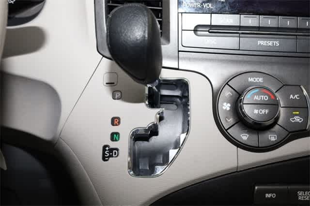 Thumbnail: 2013 Toyota Sienna - 25