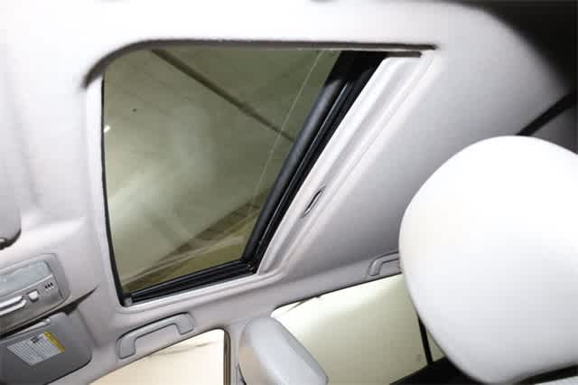 Thumbnail: 2011 Toyota RAV4 - 26