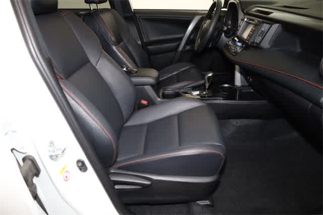 Thumbnail: 2018 Toyota RAV4 - 20