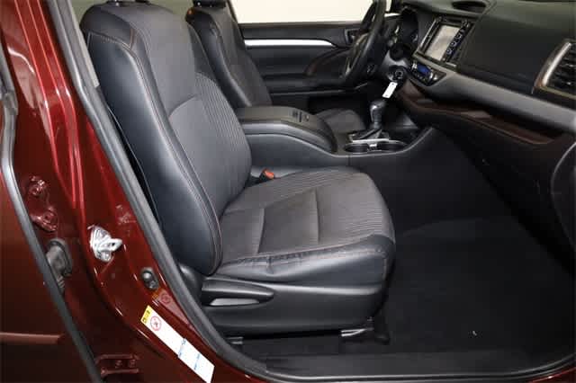 Thumbnail: 2015 Toyota Highlander - 20