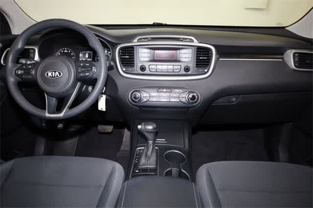 Thumbnail: 2017 Kia Sorento - 17
