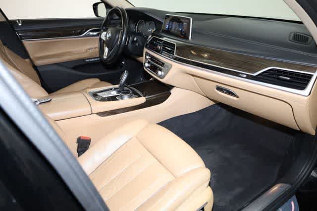 Thumbnail: 2016 BMW 7 Series - 19
