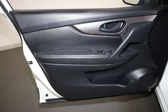Thumbnail: 2020 Nissan Rogue Sport - 13