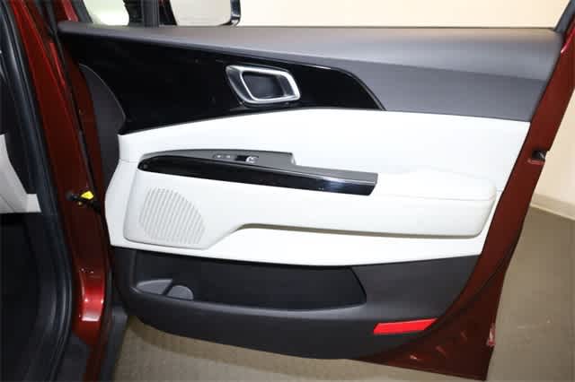 Thumbnail: 2022 Kia Carnival - 23
