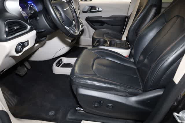 Thumbnail: 2020 Chrysler Pacifica - 15