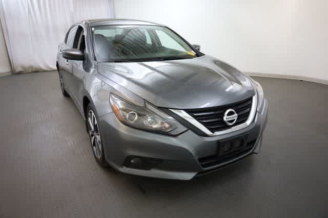 Thumbnail: 2017 Nissan Altima - 11