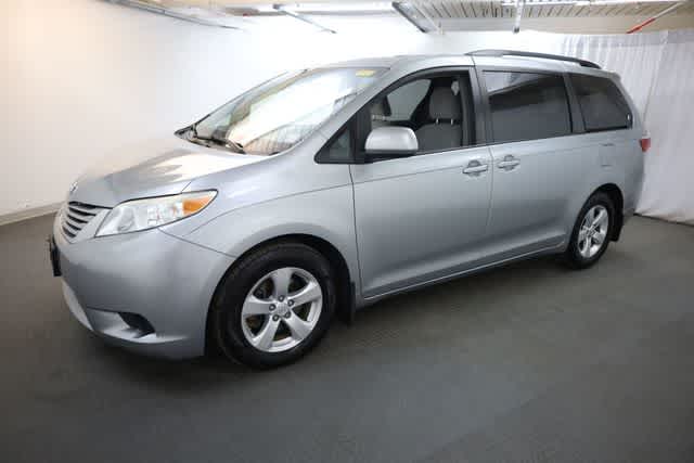 Thumbnail: 2017 Toyota Sienna - 2