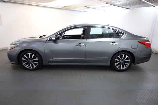 Thumbnail: 2016 Nissan Altima - 3