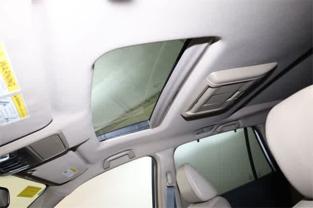 Thumbnail: 2017 Honda Pilot - 28