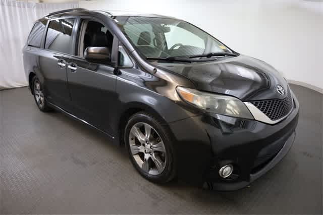 Thumbnail: 2014 Toyota Sienna - 10
