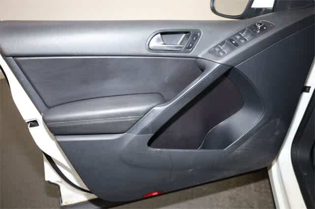 Thumbnail: 2012 Volkswagen Tiguan - 13