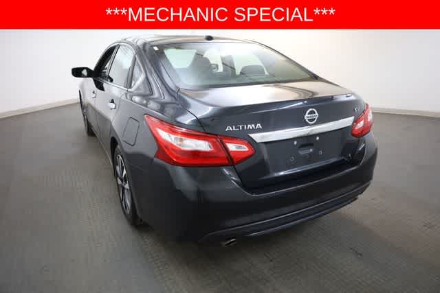 Thumbnail: 2017 Nissan Altima - 5
