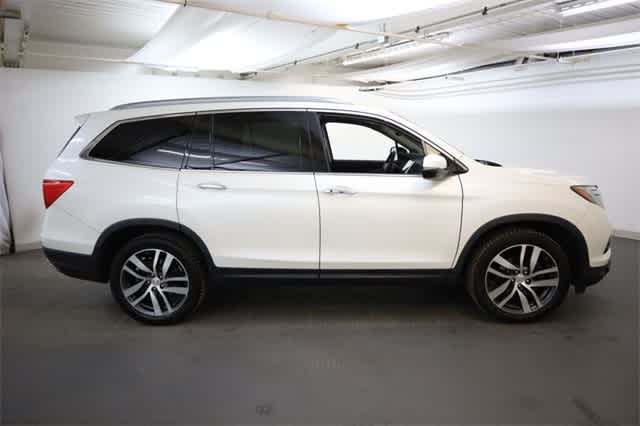 Thumbnail: 2017 Honda Pilot - 9