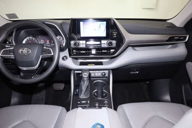 Thumbnail: 2023 Toyota Highlander - 17